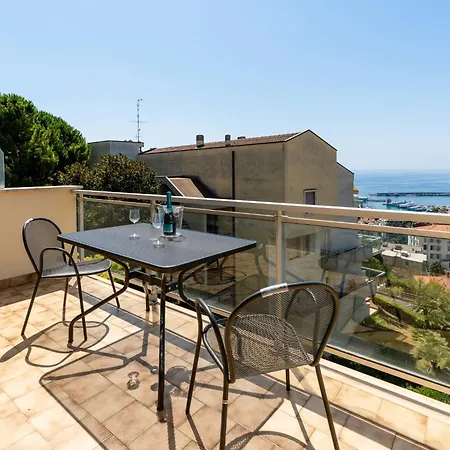 아파트 Casa Fiorita By Interhome 산레모